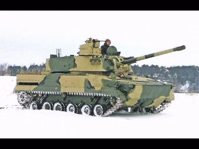 Với sự trợ giúp của UAV trinh sát và đặc biệt là đạn dẫn đường, súng cối tự hành 2S31 sẽ có cơ hội phát huy được những phẩm chất trong việc hỗ trợ hỏa lực chính xác hoặc là bắn theo kiểu “vãi đạn” vào một khu vực, tạo điều kiện cho bộ binh xung phong. 