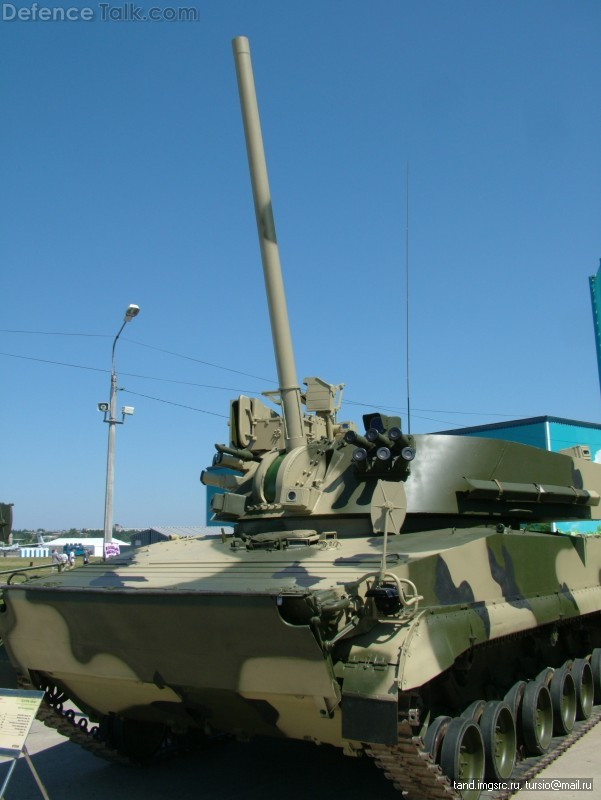 Nhưng câu hỏi là Nga lấy ở đâu những khẩu 2S31 Vena để đưa sang chiến trường Ukraine. Theo Defense Express, có vẻ như quân đội Nga hiện đã lấy số cối tự hành 2S31 Vena từ nguồn dự trữ của các đơn vị huấn luyện lực lượng đổ bộ đường không của họ. 