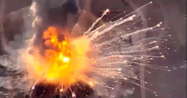 Và tất nhiên không thể loại trừ những tai nạn, ví dụ như động cơ tên lửa do Nhà máy quân sự Votkinsk sản xuất đã phát nổ trong quá trình thử nghiệm. Một vụ tai nạn tương tự đã xảy ra tại nhà máy vào năm ngoái.