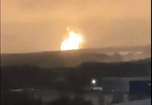 Ngoài ra, gần thành phố Izhevsk còn có hàng loạt căn cứ quân sự và kho đạn dược lớn và một số cơ sở quân sự của Nga. Do vậy dư luận suy đoán vụ nổ có thể là ở căn cứ chứa tên lửa và đạn pháo cỡ lớn.