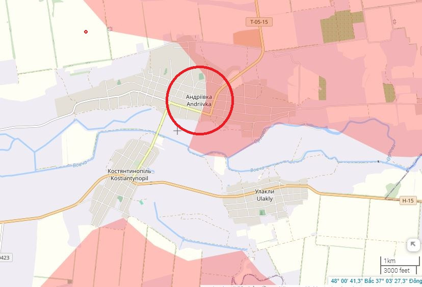 Cùng lúc đó, một số đơn vị của RFAF đã chiếm giữ những vị trí mới ở làng Andreyevka, nằm ở phía bắc Konstantinople, nơi được ví là chìa khóa của “hành lang Konstantinople”. Hiện nay, quân Nga đang kiểm soát khoảng 40% diện tích ngôi làng có giá trị chiến thuật rất cao này.