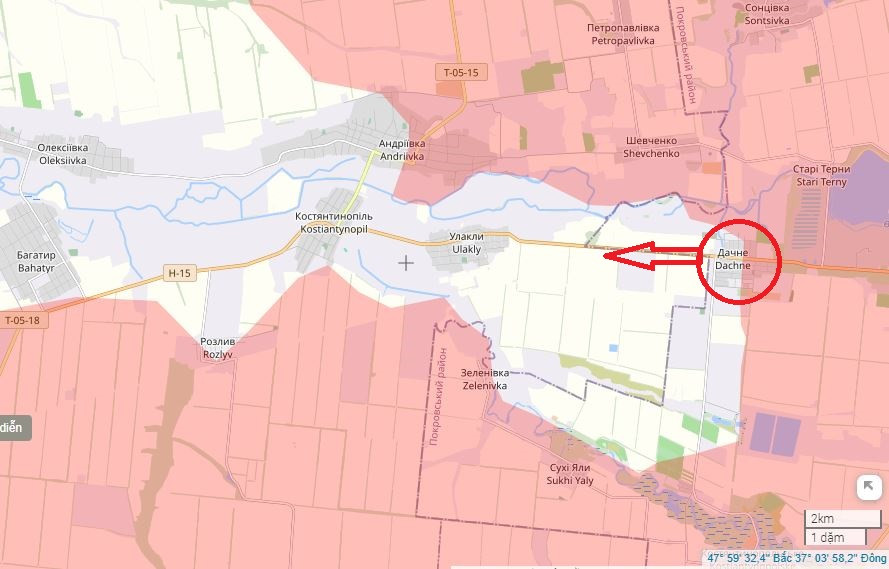 Sau khi quân Nga chiếm ngôi làng Dachnoye, nơi được ví là “yết hầu” của thành phố Kurakhove trước kia, thì họ đã tiếp tục tiến thêm 1 km theo hướng tây, theo trục đường N15 (H15). Và mục tiêu tiếp theo, chính là làng Ulakly, nằm trong khu vực Konstantinople.