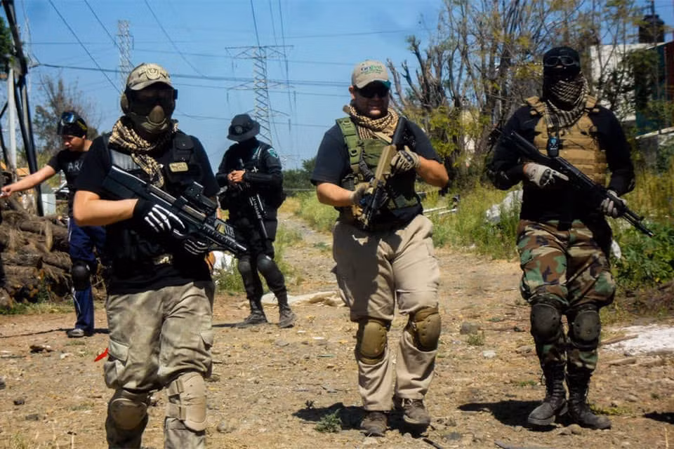 Có thông tin cho rằng, lính đánh thuê đang chuẩn bị sử dụng vũ khí hóa học chống lại dân quân và dân thường, để tiến hành các hoạt động tấn công theo nhiều hướng cùng một lúc và đánh chiếm các tuyến phòng thủ quan trọng nhất của dân quân nước cộng hòa tự xưng Donetsk (DPR).