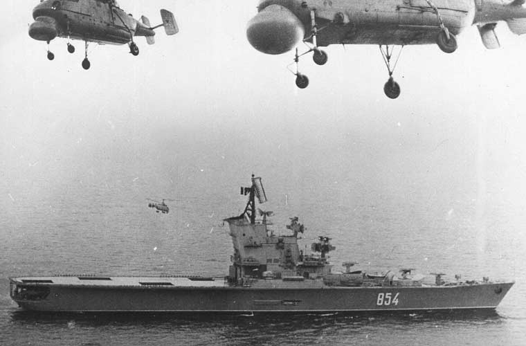 Dù tàu sân bay trực thăng lớp Moscow đã được đưa vào sử dụng, nhưng Liên Xô vẫn cảm thấy rất nhiều áp lực trước một nước Mỹ ngày càng hùng mạnh. Hơn nữa, Liên Xô dần nhận ra tầm quan trọng của tàu sân bay trong chiến tranh. 