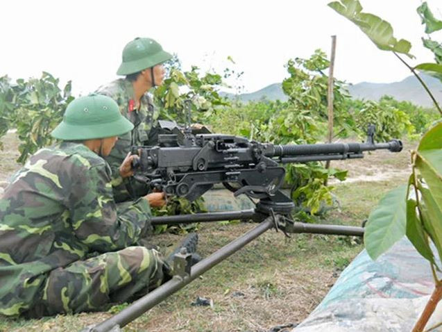 Thực tế chiến trường chỉ ra, những người lính có kinh nghiệm chiến đấu, họ cũng không bao giờ bắn nhiều theo kiểu “xả đạn”, mà thường là “điểm xạ ngắn”. Do vậy, tốc độ lý thuyết của súng máy hay súng trường tấn công, chỉ là thông số mang tính tham khảo.