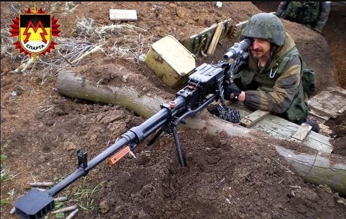 Tốc độ bắn của xạ thủ có thể thay đổi tuỳ theo tình hình thực tế, tuy nhiên khi khai hoả súng máy với tốc độ quá cao, độ chính xác chắc chắn sẽ giảm đi. Khi này, màn hoả lực dày đặc sẽ không còn độ chính xác, nhưng tiếng khai hoả liên tục sẽ tác động đến tâm lý của đối phương.