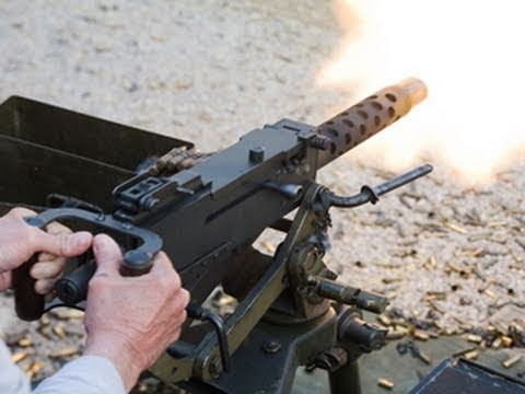 Trên thực tế, súng máy có sự khác biệt giữa tốc độ bắn lý thuyết và tốc độ bắn chiến đấu. Cái gọi là tốc độ bắn lý thuyết có nghĩa là tốc độ bắn được tính toán trong điều kiện lý tưởng, mục đích của nó là bắn được nhiều đạn trong một khoảng thời gian rất ngắn, chủ yếu để kiểm tra tính năng. 