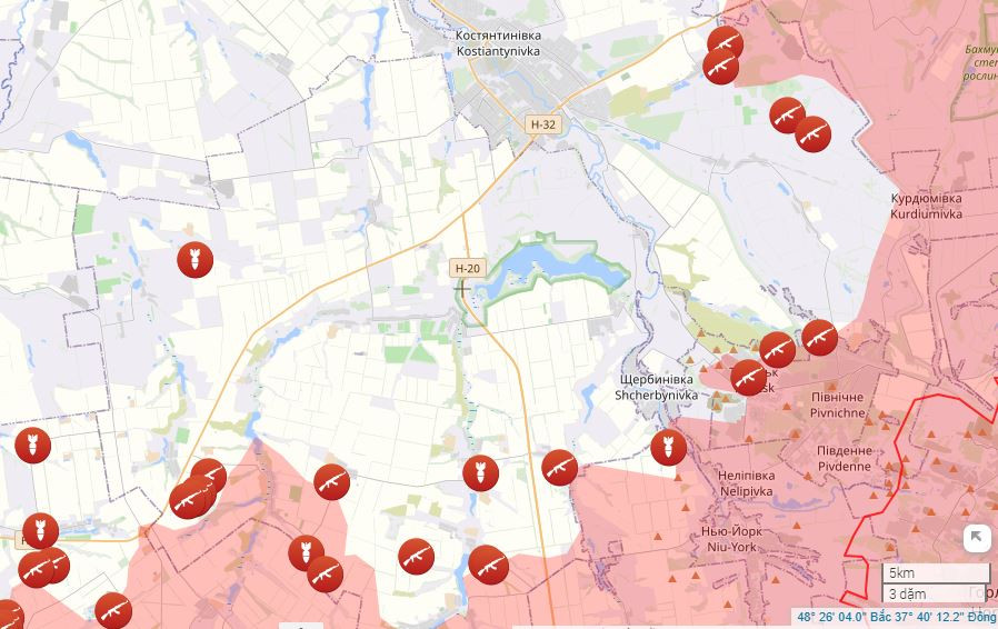 Theo kênh Deep State của Ukraine, đánh giá hành động của RFAF, có vẻ như họ đang chơi một trò chơi lớn, khi có kế hoạch bao vây dọc theo cả hai bên đường cao tốc H32, đầu tiên là tiêu diệt quân Ukraine dọc theo tuyến đường, sau đó là đột phá tuyến phòng phía nam Kostiantynivka. Nếu kế hoạch này thành công, thành phố Kostiantynivka mới là nơi bị đe dọa trước.