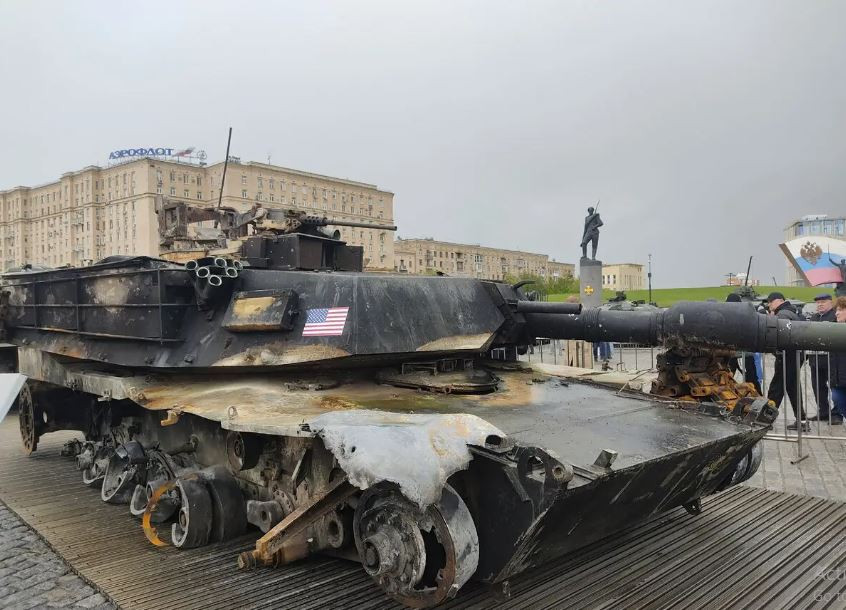 Đúng như dự đoán, điều lo lắng nhất cuối cùng của Mỹ cũng đã tới, khi những chiếc xe tăng chiến đấu chủ lực M1A1 SA Abrams mà họ viện trợ cho Ukraine đã rơi vào tay Nga. Và như vậy cũng đồng nghĩa với nhiều bí mật quân sự sẽ rơi vào tay Nga và cả với những đối thủ tiềm năng của Mỹ.