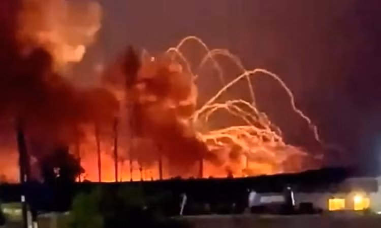 Tuy nhiên, ngay cả những điều trên cũng không ảnh hưởng nhiều đến Nga. Trong Chiến tranh Lạnh, Liên Xô đã tích trữ một lượng lớn vũ khí và đạn dược để chuẩn bị cho một cuộc xung đột quy mô lớn với các nước phương Tây. Có thể hình dung được di sản quân sự của Nga hiện nay lớn như thế nào. 