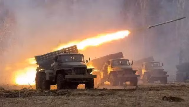 Tư lệnh lực lượng vũ trang Ukraine Zaluzhny cho biết, tình hình chiến tuyến đang rất căng thẳng. Quân đội Nga đang tiến dọc chiến tuyến, tuy tiến công rất chậm, nhưng nhìn chung là đạt được thành quả hàng ngày. 