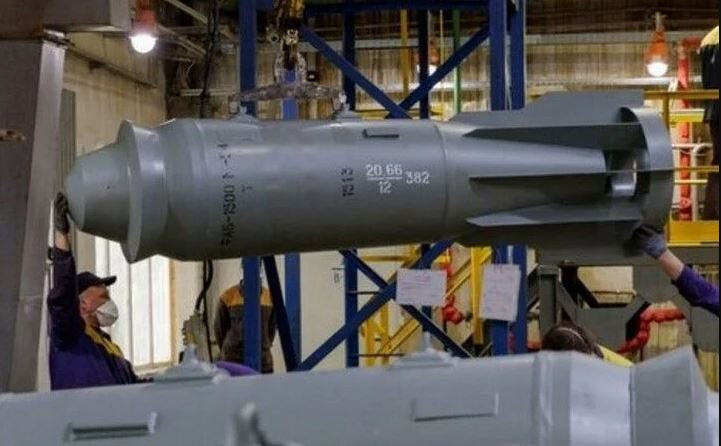 Cũng cần phải hiểu thêm rằng, bom FAB-1500 là loại bom thông thường, có sức công phá mạnh nhất của Quân đội Liên Xô được sản xuất loạt lớn, chuyên dùng để phá hủy những mục tiêu kiên cố của đối phương và hiện trong các kho của Nga còn nhiều loại bom này.