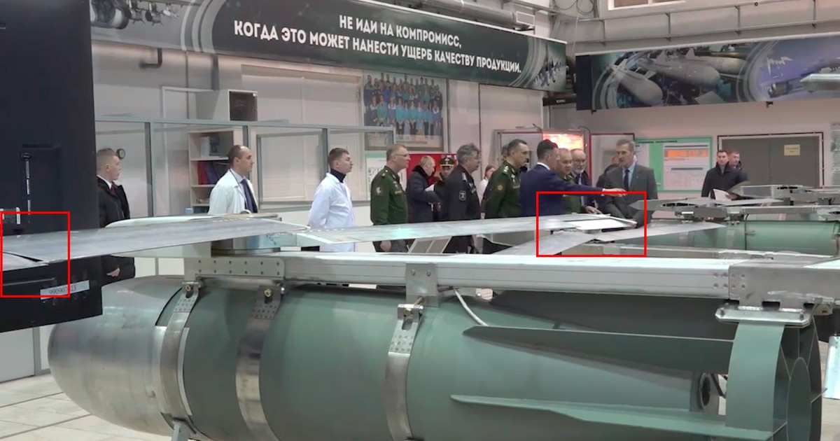 Người phát ngôn lực lượng Không quân Ukraine Ignat cho biết, so với việc sản xuất tên lửa trị giá hàng triệu USD, thì chi phí cải tiến bom FAB-1500 rẻ hơn nhiều. Còn Tổng thống Ukraine Zelensky thì thường xuyên kêu gọi thế giới viện trợ cho Ukraine nhiều vũ khí phòng không hơn.