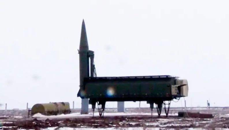 Hiện có thông tin cho rằng, Nga đang phát triển phiên bản tên lửa đạn đạo có mật danh Iskander-1000, có tầm bắn tới 1.000 km; điều này đang gây lo ngại nghiêm trọng ở Kiev. Các nhà phân tích quân sự Ukraine cho biết, một bệ phóng thử nghiệm loại tên lửa mới đã được phát hiện tại bãi thử Kapustin Yar vào tháng 5/2024. 