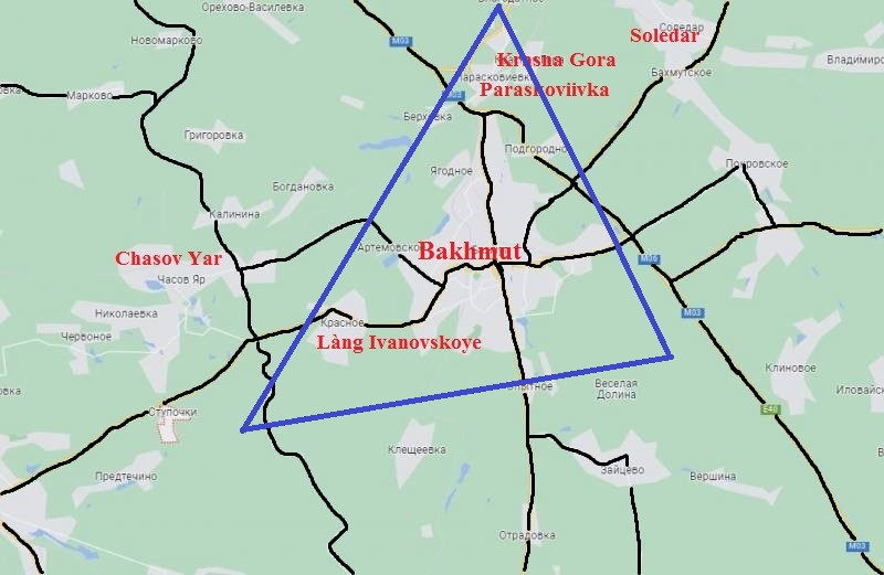 Krasna Gora (Làng Núi Đỏ) nằm ở phía bắc thành phố Bakhmut và Ivanivske ở phía nam, là hai cánh hệ thống phòng thủ của quân đội Ukraine tại thành phố Bakhmut, và chúng tạo thành thế trận hỗ trợ tam giác, với thành phố chính Bakhmut.