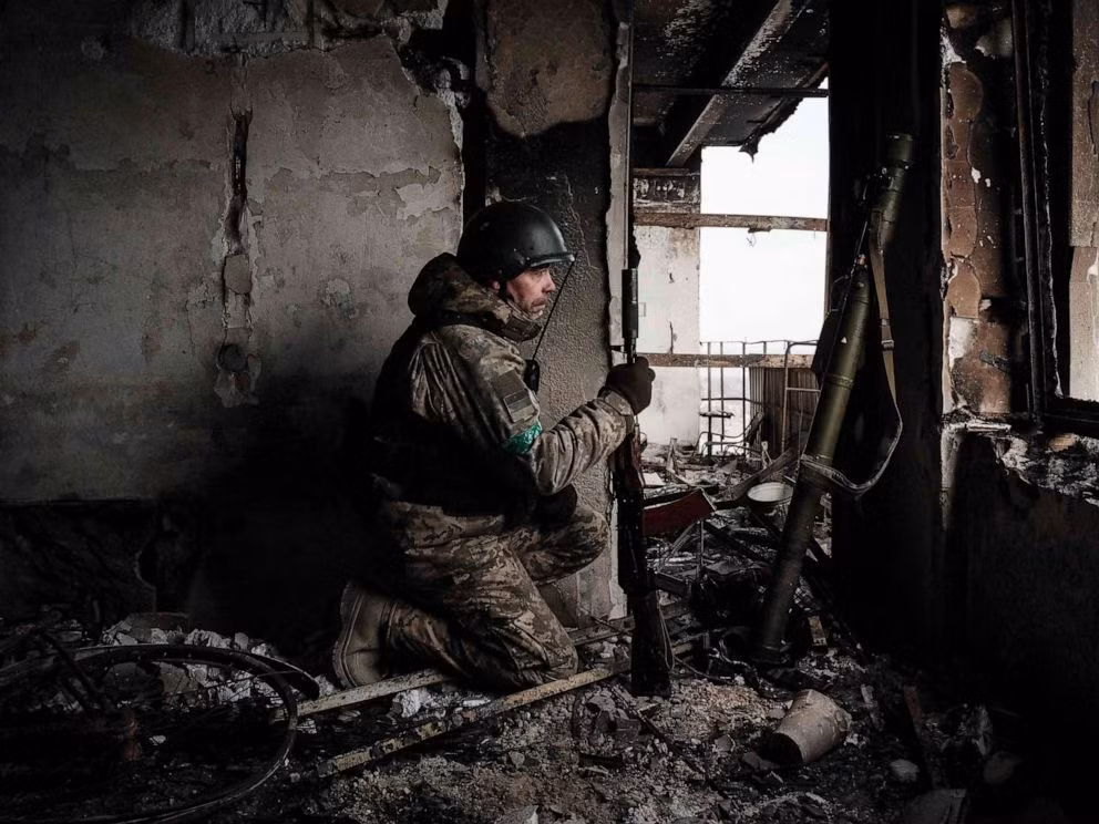 Hiện tất cả lính đánh thuê nước ngoài trong pháo đài Ivanivske đều rút chạy, còn quân phòng thủ Ukraine vẫn đang cố gắng chống cự một cách tuyệt vọng hoặc rút lui về Chasov Yar hoặc Constantinrovka trên sông Don.