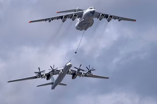 Nga tiêu thụ nhiều đạn dược hơn Ukraine, đây là nguyên nhân cơ bản khiến Nga đột ngột thiếu đạn trong tháng 9 vừa qua. Sau một thời gian cấp tốc sản xuất, vấn đề cung cấp đạn dược của Nga đã được giải quyết, điều này giúp Nga tự tin tiến hành ném bom quy mô lớn. Nói chung, chiến lược ném bom của Nga đã thành công, nó thực sự đã giáng một đòn mạnh vào tiềm lực của Ukraine, đảo ngược cục diện trên chiến trường.