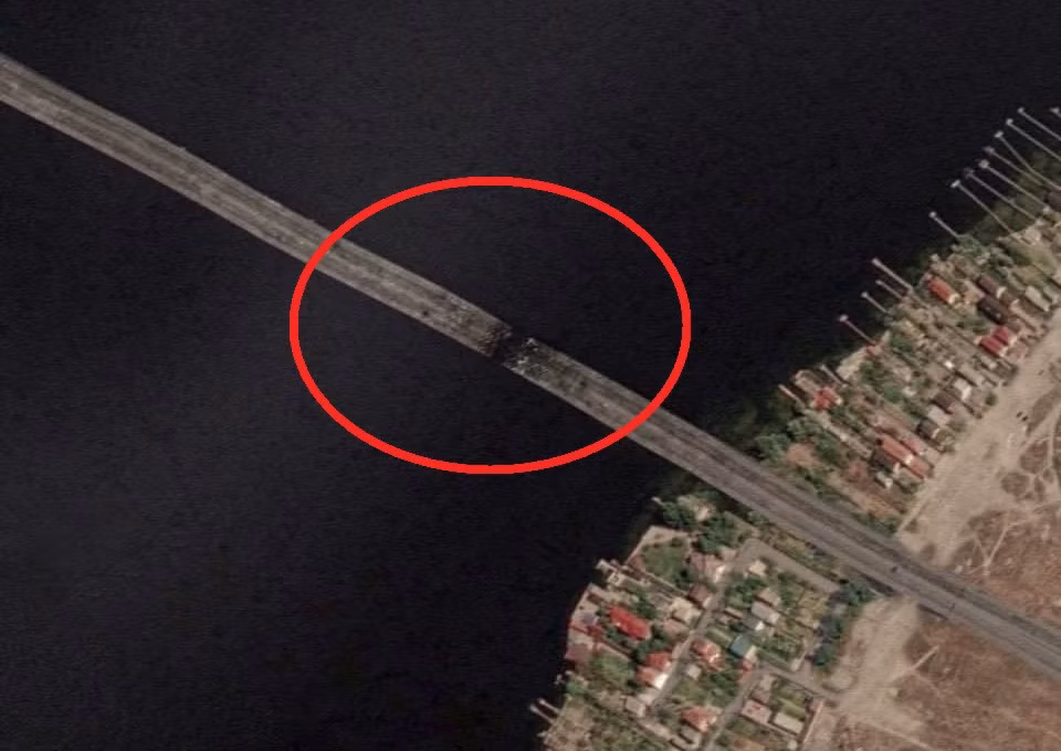 Cau Antonov bi pha huy, quan Nga o Kherson roi vao the kho-Hinh-3