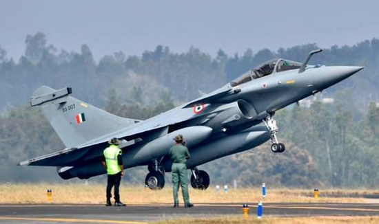 Các phương tiện truyền thông Ấn Độ đã có thói quen ca ngợi mọi vũ khí mới nhập khẩu, cho dù đó là máy bay chiến đấu Rafale, tên lửa Barak-8, pháo M777, v.v. và tin rằng những vũ khí này trong thời gian ngắn sẽ giáng một đòn chí mạng vào kẻ thù.