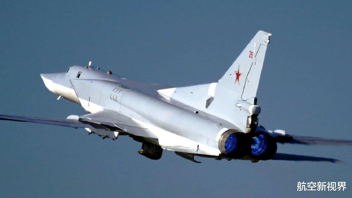 Vào ngày 3/9/2015, Quân đội Nga bắt đầu tham chiến ở Syria, đến ngày 25/12/2015, họ đã điều động 5.240 phi vụ ném bom dữ dội thành phố Apollo và Homs, do lực lượng đối lập Syria nắm giữ, giúp quân chính phủ Syria tái kiểm soát hai thành phố quan trọng này.