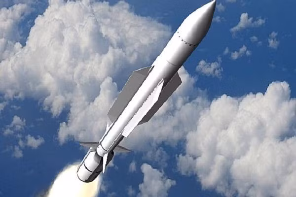 Trên thế giới hiện nay, chỉ có Mỹ phát triển thành công tên lửa đa năng SM-6. Lúc đầu, SM-6 là tên lửa phòng không tầm xa, hiện nay Hải quân Mỹ đang đầu tư để tích hợp khả năng chống hạm; nhưng quá trình này vẫn đang trong giai đoạn nghiên cứu.