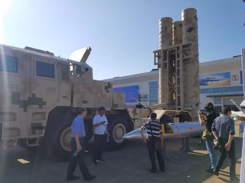 Mặc dù WS-600L vẫn chưa được đưa vào biên chế PLA, nhưng kích thước của nó có thể cho thấy, nó có thể được phát triển thành tên lửa đạn đạo tầm trung (MRBM), với các đầu đạn khác nhau để tấn công mặt đất chính xác hoặc chống hạm trong phiên bản của hải quân.