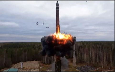 Ngoài ra, như Defense News viết, Nga coi Mỹ và châu Âu là những bên trực tiếp tham gia vào cuộc xung đột, điều này mang lại cho nước này quyền về mặt đạo đức để thực hiện các biện pháp trả đũa thích hợp. Đồng thời tạo thêm rủi ro cho Ukraine và đặt ra câu hỏi về tính hiệu quả của chiến lược hỗ trợ hiện tại của phương Tây.