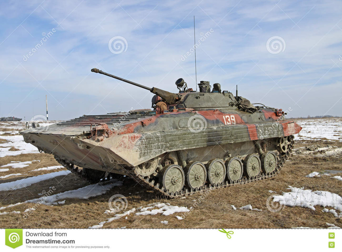 Đồng thời trên video, người xem có thể thấy chỉ có một thành viên kíp xe rời khỏi xe; do vậy có thể phán đoán là những người trong kíp xe còn lại, có thể đã thiệt mạng (kíp xe chiến đấu BMP-2 bao gồm ba người là trưởng xe, pháo thủ và lái xe). 