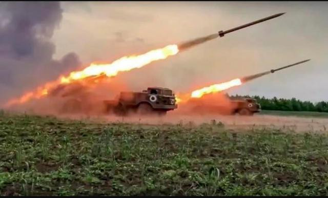 Mặc dù ông Trump đã cam kết chấm dứt xung đột, nhưng ông vẫn chưa thực hiện bất kỳ biện pháp cụ thể nào. Điều này cho thấy ông Trump thực sự chưa có giải pháp tối ưu, và Nga hoàn toàn không thể đặt cược vào ông Trump. Người phát ngôn Bộ Ngoại giao Nga Zakharova hôm 25/12 cho biết, tuyên bố về việc EU gửi quân tới Ukraine sẽ chỉ làm trầm trọng thêm xung đột. 