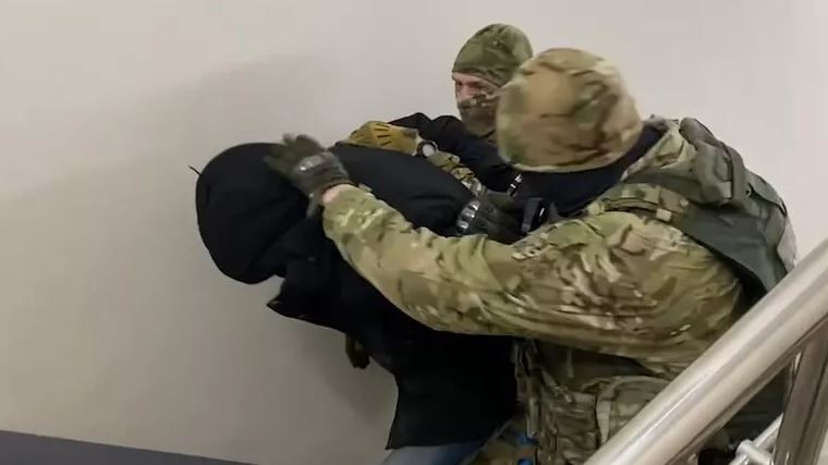 Trước tình hình mới, Nga đã tăng cường đáng kể các biện pháp ứng phó và bắt đầu hành động. Các cơ quan an ninh của Nga tiết lộ rằng cơ quan tình báo Ukraine đã lên kế hoạch kích nổ từ xa chất nổ được gài sẵn dưới gầm xe của một sĩ quan Quân đội Nga, đồng thời ngụy trang nhiều chất nổ thành sạc dự phòng và túi đựng tài liệu ở Moscow, nhằm thực hiện một vụ tấn công khủng bố.