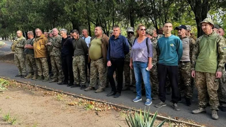 Ngày 4/10, khoảng 100 binh sĩ thuộc Tiểu đoàn 187, thuộc Lữ đoàn phòng vệ nội địa số 123 của Quân đội Ukraine, đã từ chối thực hiện nhiệm vụ chiến đấu và rời khỏi các đơn vị ở Donbass, mà không được phép. Họ đến Voznesensk, vùng Nikolaev, để tổ chức một cuộc biểu tình nhỏ và tuyên bố thiếu vũ khí và thiếu huấn luyện.