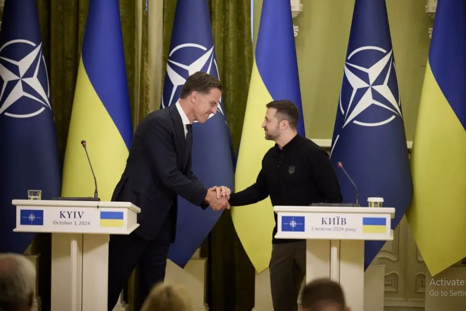 Cùng ngày Nga công bố tin, tân Tổng thư ký NATO Mark Rutte đã lần đầu tiên đến thăm Ukraine. Tổng thống Ukraine Zelensky thừa nhận trong cuộc họp báo, sau cuộc gặp với ông Rutte rằng, Quân đội Ukraine đã mất Ugledar. Ông cho rằng, việc Quân đội Ukraine rút khỏi Ugledar dưới áp lực của Nga, là bước đi đúng đắn để bảo vệ tính mạng của binh lính.