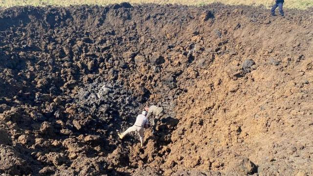 Với bán kính vụ nổ của bom FAB-500 M62 tới 200 mét và khả năng xuyên thủng bê tông cốt thép dày tới 150 mm, nên bom FAB-500 có thể sử dụng linh hoạt trong nhiều nhiệm vụ và có khả năng phá hủy các công trình kiên cố của Quân đội Ukraine mà đạn pháo không thể phá hủy, như các tòa nhà cao tầng ở thành phố Bakhmut và Marinka. Ảnh: UA.