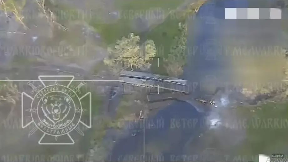 Để gây khó khăn cho công tác hậu cần của Ukraine cả về cung cấp đạn dược, hậu cần và chuyển quân tiếp viện, thì hỏa lực của Quân đội Nga đã phá hủy tất cả các cây cầu dẫn từ khu vực này sang khu vực khác của thành phố.