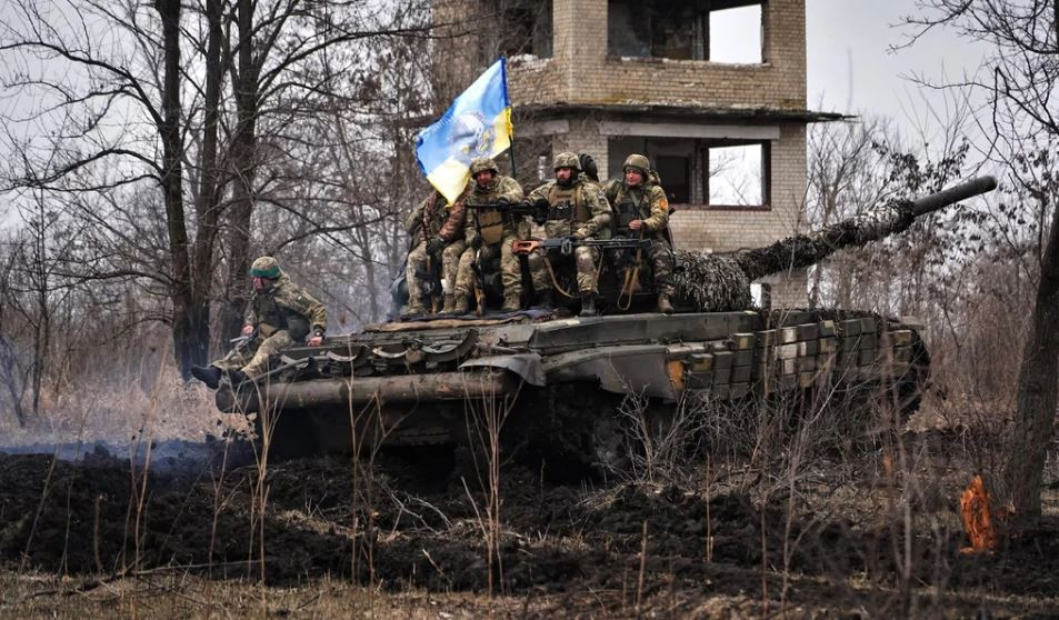 Chiến trường Nga-Ukraine hiện tại là nơi RFAF đang ở thế tấn công và mọi người đều biết rằng, RFAF có thực lực, để chiếm thêm các vùng lãnh thổ của Ukraine. Tuy nhiên có sự khác biệt giữa các vùng lãnh thổ của Ukraine bị RFAF đánh chiếm và khu vực Kursk của Nga bị AFU đánh chiếm trong thời gian qua đó là, hầu hết các khu vực lãnh thổ của Ukraine bị Nga đánh chiếm, đều được Kiev xây dựng thế trận phòng thủ kiên cố vững chắc. 