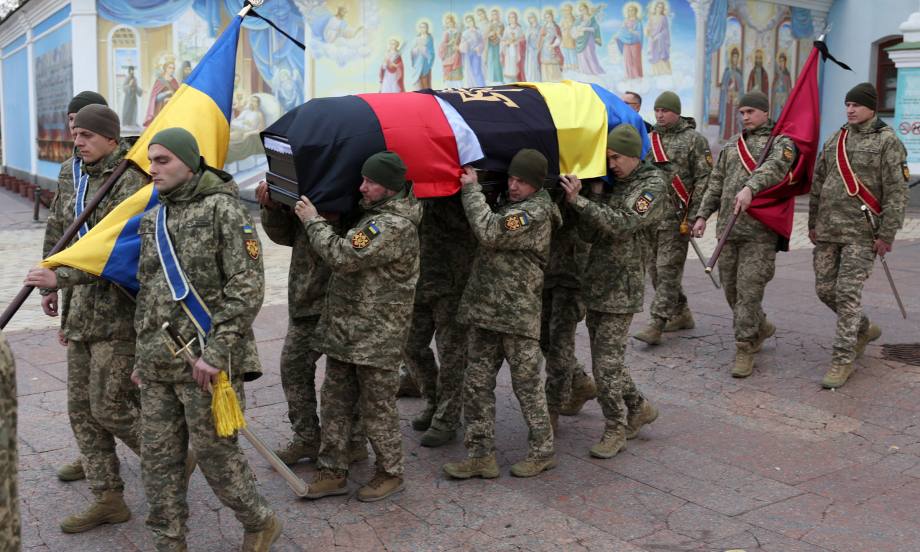 Minh chứng này đề cập đến việc trao đổi thi thể các liệt sĩ tháng 11 giữa Nga và Ukraine. Nga đã bàn giao cho Ukraine 563 thi thể sĩ quan và binh lính Ukraine, và Ukraine đã bàn giao cho Nga 37 thi thể sĩ quan và binh lính Nga. Rõ ràng, tỷ lệ này cực kỳ chênh lệch, đạt tới hơn 1:15.