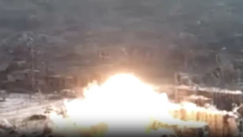 Bởi vì thiệt hại gấp ba lần, theo công thức được nhắc đến ở đây, có nghĩa là khi tiêu chuẩn về quân số, vũ khí, trang bị và hỏa lực của hai bên gần như giống nhau, thì bên tấn công cần có lợi thế vật chất gấp ba lần, để phát động tấn công. Chứ không phải hi sinh trong chiến đấu bên tiến công gấp ba lần bên phòng ngự.