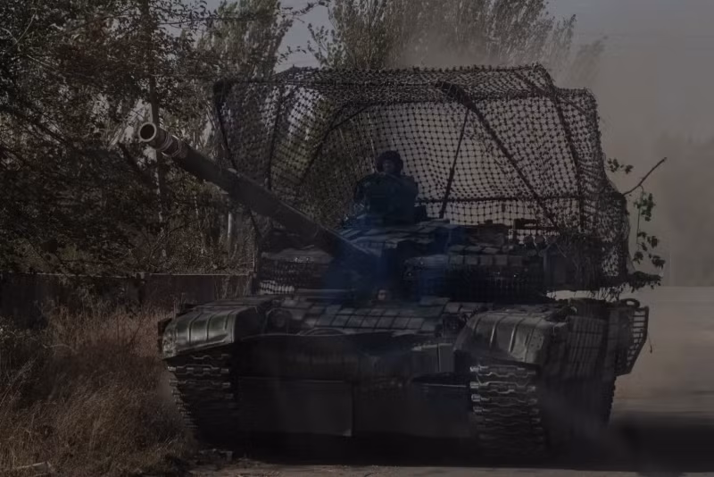 Ví dụ, trong trận đánh vào thị trấn New York ở phía nam thành phố Toretsk, Lữ đoàn bộ binh cơ giới số 9 của Nga đã tiến công đột phá vào trận địa, do một số lữ đoàn Ukraine phòng ngự, nhưng họ vẫn thành công. Tuy nhiên, để đạt được thành công này là do Lữ đoàn 9 của Nga được hỏa lực pháo binh và không quân yểm trợ tối đa, khiến quân Ukraine phòng ngự, nằm “chết dí” một chỗ chịu trận. 