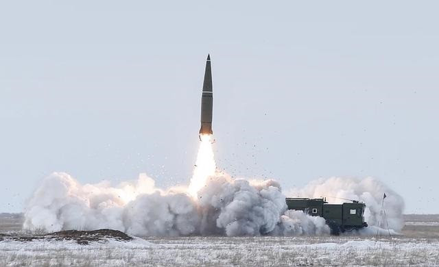 Một lý do khác để nghi ngờ tuyên bố này, đó là Quân đội Nga đã thực hiện không quá hai hoặc ba cuộc tấn công tên lửa Iskander vào tháng 11, theo thông tin cập nhật hàng ngày từ Bộ Quốc phòng Nga (MoD). Giả sử những tuyên bố này là sai sự thật, thì đây không phải là lần đầu tiên Nga đánh lừa các mục tiêu Ukraine tiết lộ vị trí của họ. Cuối cùng, Nga sẽ công khai phá hủy bất kỳ hệ thống phòng không (AD) lớn nào của phương Tây, giống như nước này đã tuyên bố phá hủy hàng chục loại vũ khí khác của Mỹ, chẳng hạn như Hệ thống tên lửa pháo binh cơ động cao HIMARS hoặc lựu pháo kéo hạng nhẹ M-777.