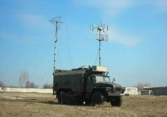 Rạng sáng 11/7/2014, quân đội Nga đã "đột nhập" thành công vào hệ thống mạng của sở chỉ huy sư đoàn Ukraine và làm nhiễu sóng bộ đàm của toàn bộ khu vực tác chiến; như vậy các hệ thống liên lạc vô tuyến giữa các phân đội và lên cấp trên hoàn toàn bị tê liệt.