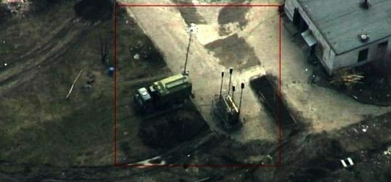 Đại úy Lục quân Mỹ Anthony Annara tuyên bố rằng, Nga đã kết hợp các hệ thống UAV với khả năng tác chiến điện tử, để thực hiện gây nhiễu điện tử và đánh lừa đối phương.