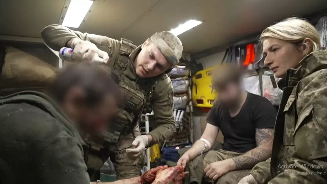 Quan trọng hơn, có những vấn đề nghiêm trọng xuất hiện trong việc triển khai Quân đội Ukraine ở Avdiivka, đó là có rất nhiều tân binh Ukraine mới chỉ được huấn luyện vài tuần và chưa biết sử dụng nhiều loại vũ khí. Một khi họ chạm trán Quân đội Nga với toàn bộ sức chiến đấu, e rằng đó sẽ là một thảm họa. 