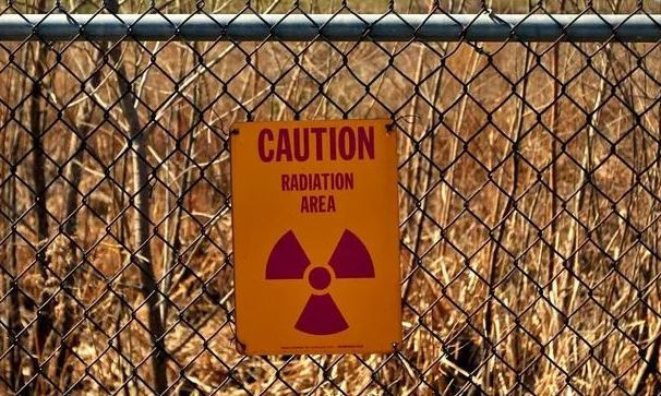 Hiện nhiên liệu cho các nhà máy điện hạt nhân ở Ukraine chủ yếu được sản xuất ở Nga; rất có thể Quân đội Ukraine có khả năng chế “bom bẩn” nhằm khiêu khích chống lại Nga, nhằm mục đích làm mất uy tín của Moscow, gieo rắc sự hoảng loạn, làm mất ổn định tình hình, Tướng Kirillov nói. (Nguồn ảnh: Topwar, RIA Novosti, Ukrinform).