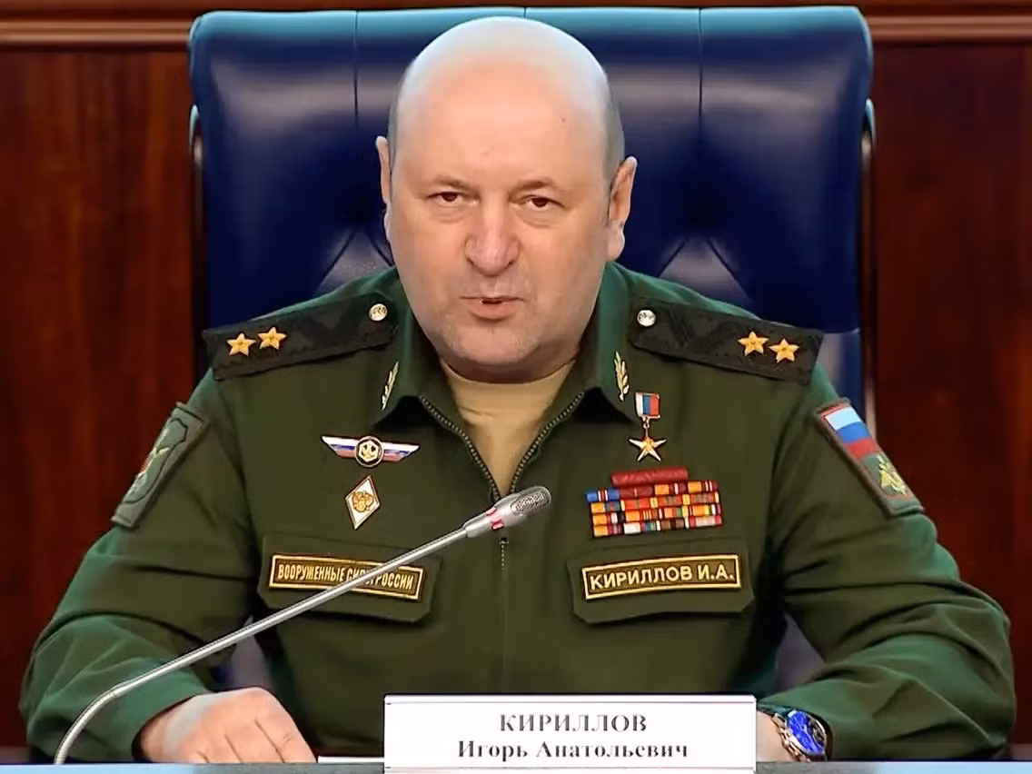 Liên quan đến khu vực Kursk bị Quân đội Ukraine chiếm đóng, Bộ Quốc phòng Nga ngày hôm qua tiếp tục công bố các tài liệu về kế hoạch của Ukraine trong các vấn đề liên quan đến an toàn bức xạ, Trung tướng Igor Kirillov, Tư lệnh Binh chủng Hóa học (RCBZ) của Quân đội Nga, đã tuyên bố điều này trong cuộc họp giao ban. 