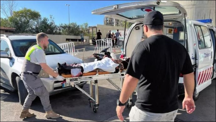 Như cựu sĩ quan tình báo Mỹ Edward Snowden đã nói, vụ nổ lớn trên máy nhắn tin của Hezbollah và các thiết bị liên lạc khác ở Lebanon, rất có thể là do chất nổ được cài trong đó. Ông tin rằng, thủ phạm gây ra sự cố không phải do pin quá nóng như các chuyên gia nghi ngờ.