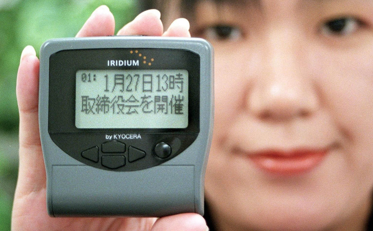 Vào thời điểm đó, máy nhắn tin rất phổ biến đối với các doanh nhân cần liên lạc thường xuyên. Chúng cũng được sử dụng trong bệnh viện để liên lạc nhanh chóng với bác sĩ và y tá. Lực lượng cứu hộ, lính cứu hỏa và cảnh sát đã sử dụng máy nhắn tin để phối hợp nỗ lực của họ. 