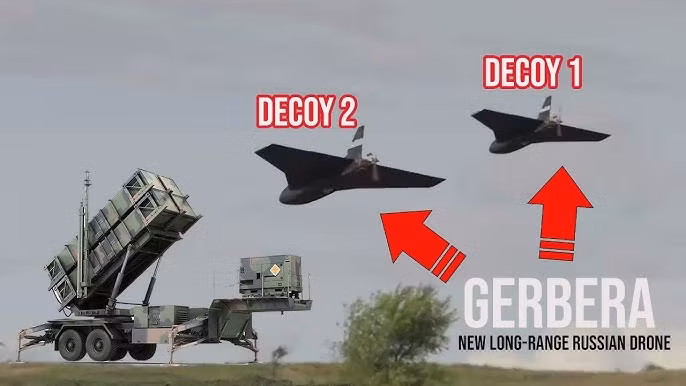 Vì tên lửa hành trình rất đắt tiền, nên Nga không thể áp dụng bất kỳ đòn tấn công nào với hệ thống phòng không của Ukraine. Nhưng bằng cách thay thế các cuộc tấn công bão hòa từ tên lửa hành trình đắt tiền sang UAV giá rẻ, Nga có thể giành lại quyền chủ động trong tấn công bằng tên lửa. (Nguồn ảnh: X, Telegram, Topwar).