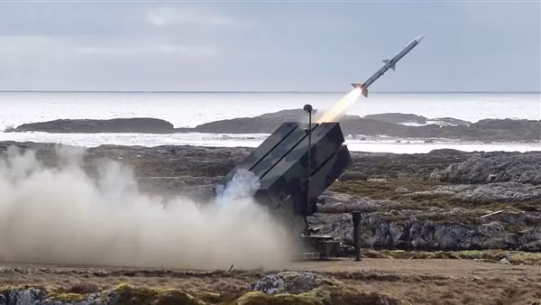 Nếu cuộc tấn công ngày 31/7 có chủ đích, là nhằm vào các mục tiêu cụ thể, thì Nga có thể sẽ cố gắng vô hiệu hóa hệ thống phòng không của Ukraine, bằng cách sử dụng một số lượng lớn UAV đến cùng lúc từ các hướng khác nhau, với hy vọng một số UAV sẽ lọt qua được hàng loạt tên lửa phòng không. Và cuộc tấn công của Nga vừa qua có thể là cuộc tấn công thăm dò. 