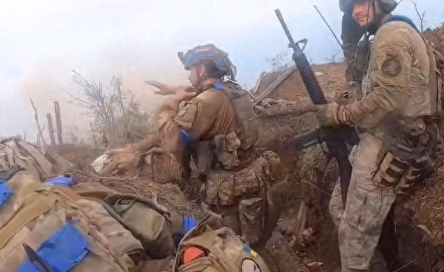 "Tiến bộ" và "đột phá" là hai thuật ngữ tương đồng, nhưng ý nghĩa của chúng khá khác nhau. Bởi vì tuyến phòng thủ của Nga, nói đúng ra không phải là đường răng rồng và chiến hào chống tăng, mà là một trận địa tổng hợp sâu và rộng vài km. Nó có nhiều hơn một đường răng rồng và nhiều hơn một vị trí phòng thủ của bộ binh.