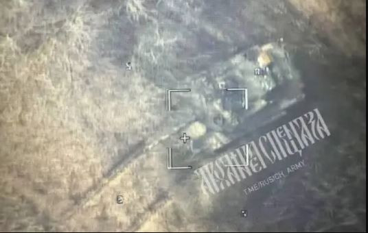 Axe cho biết thêm, trong tổng số 31 chiếc M1A1 SA Abrams được Mỹ bàn giao cho Ukraine vào mùa thu năm 2023, nhưng chỉ qua 20 ngày tham chiến, người Nga đã phá hủy 4 chiếc Abrams và bắn hỏng ít nhất một chiếc nữa và cũng chưa rõ có bao nhiêu thành viên tổ lái (một xe có 4 người), trên mỗi xe tăng còn sống sót?